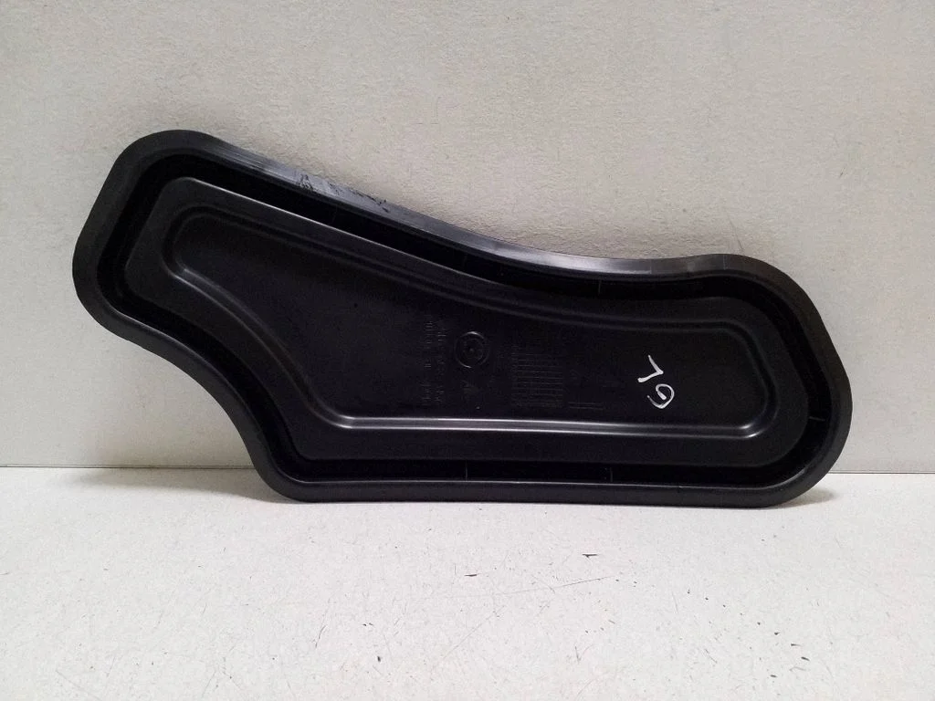 Muu tagumise ukse viimistluse osa 95B839915A – Porsche Macan (95B) (2014-2018)