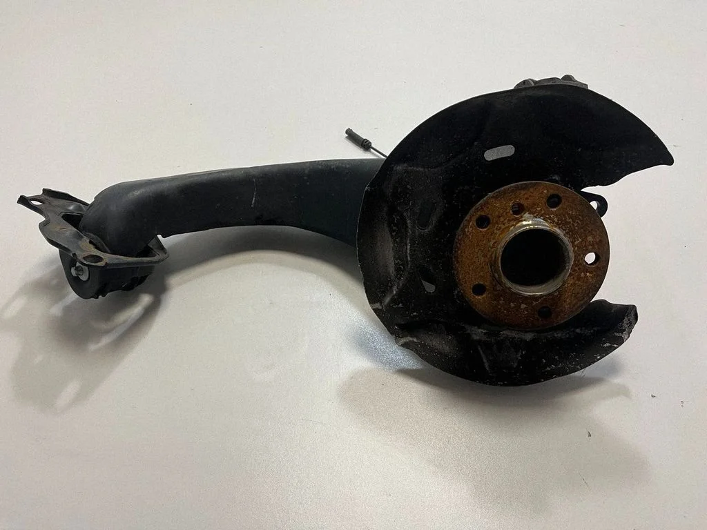 Rear wheel hub 6898964