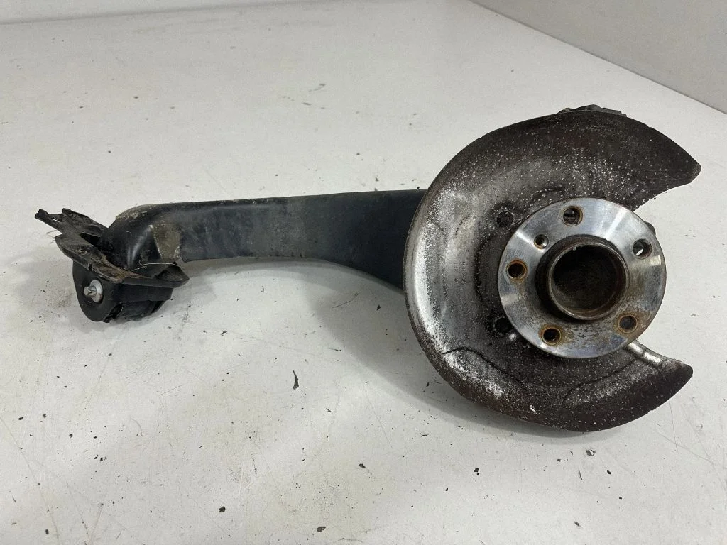 Rear wheel hub 8842882