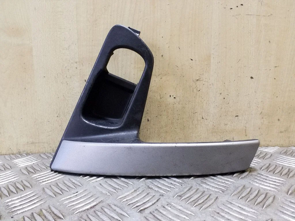 Rear door handle trim 80950JD000