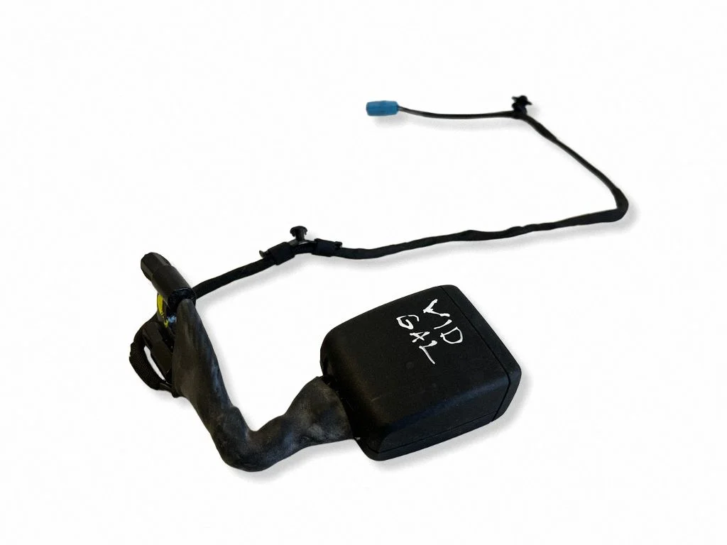 Middle seatbelt buckle (rear) 760857740C