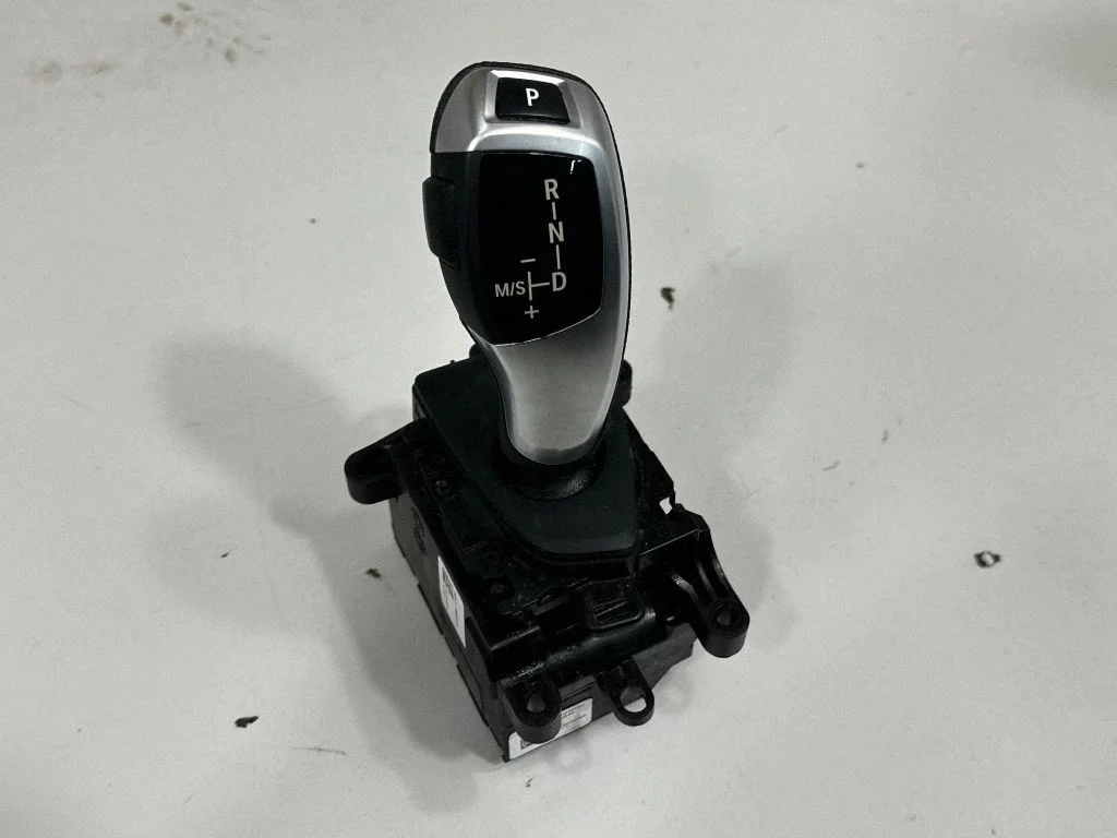 Gear selector mechanism 9296896