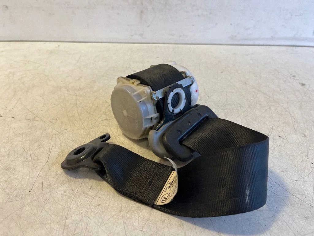Rear seatbelt 7M8450
