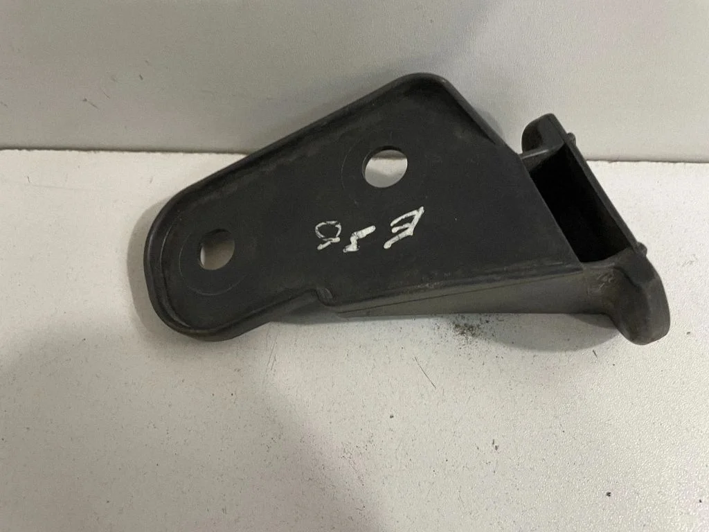 Esistange kinnitusklamber 8122578 – BMW Z3 E36 (1994-2002)