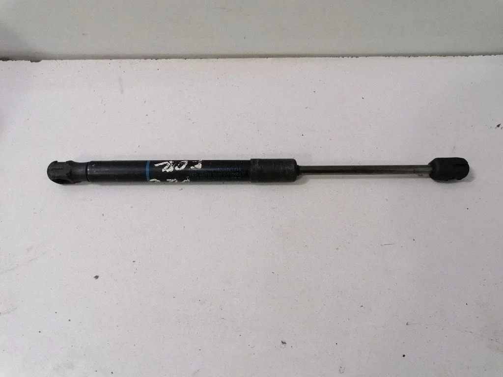 Motora pārsega amortizators – BMW 7. sērija F01 F02 F03 F04 (2008-2016)