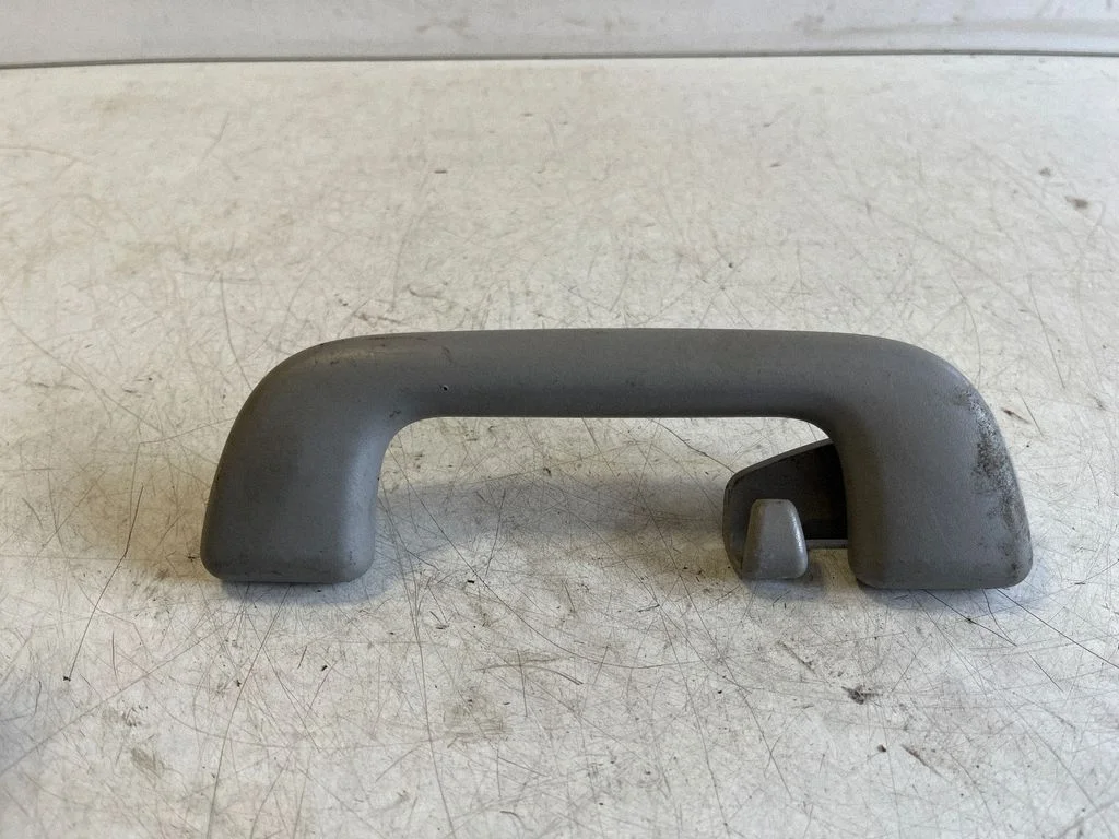 Rear interior roof grab handle L1020373