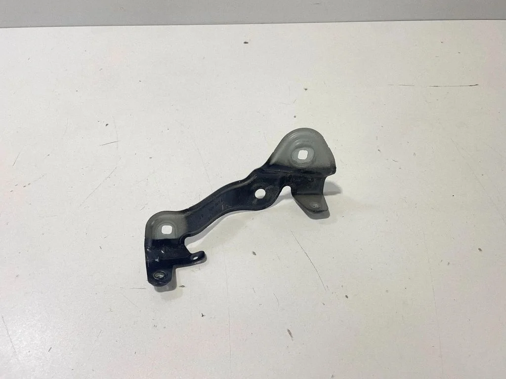 Wspornik błotnika – BMW Seria 4 G22 G23 G24 G26 (2020-)