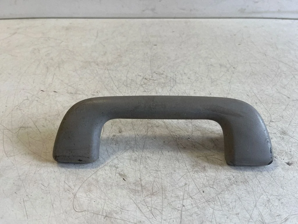 Front interior roof grab handle L1020372