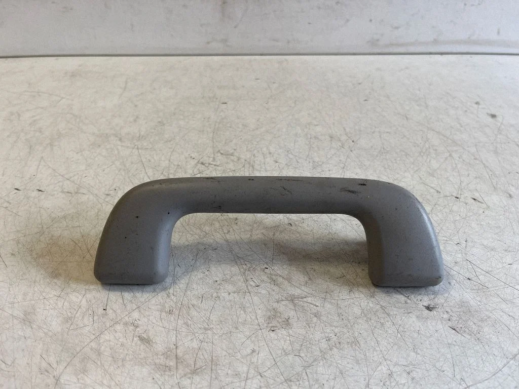 Front interior roof grab handle L1020372