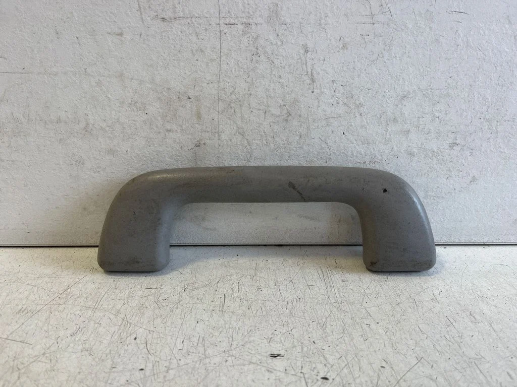 Front interior roof grab handle L1020372