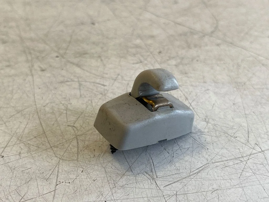 Päikesesirmi kinnitusklamber 3B0857561B