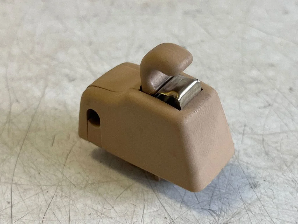 Päikesesirmi kinnitusklamber