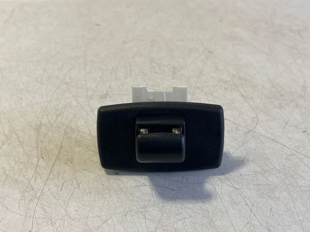 Sun visor clip/hook/bracket – Mercedes-Benz GLC-Class C253 (2016-)