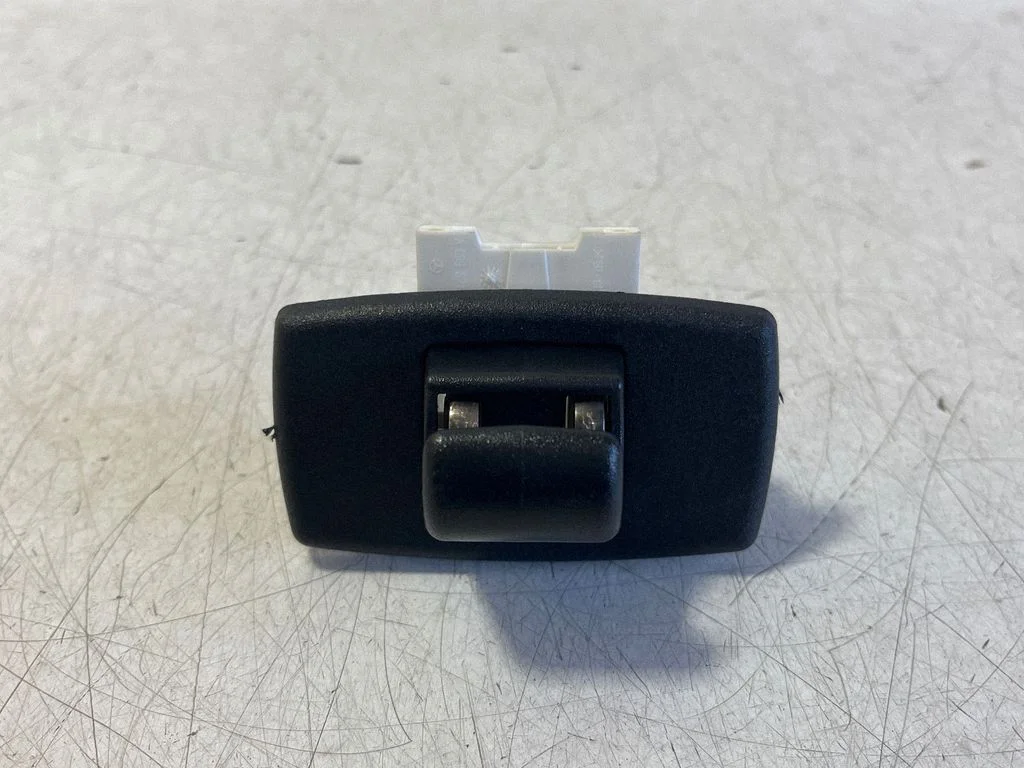 Sun visor clip/hook/bracket – Mercedes-Benz GLC-Class C253 (2016-)