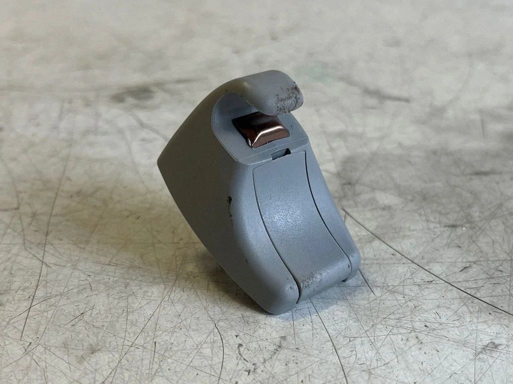 Sun visor clip/hook/bracket
