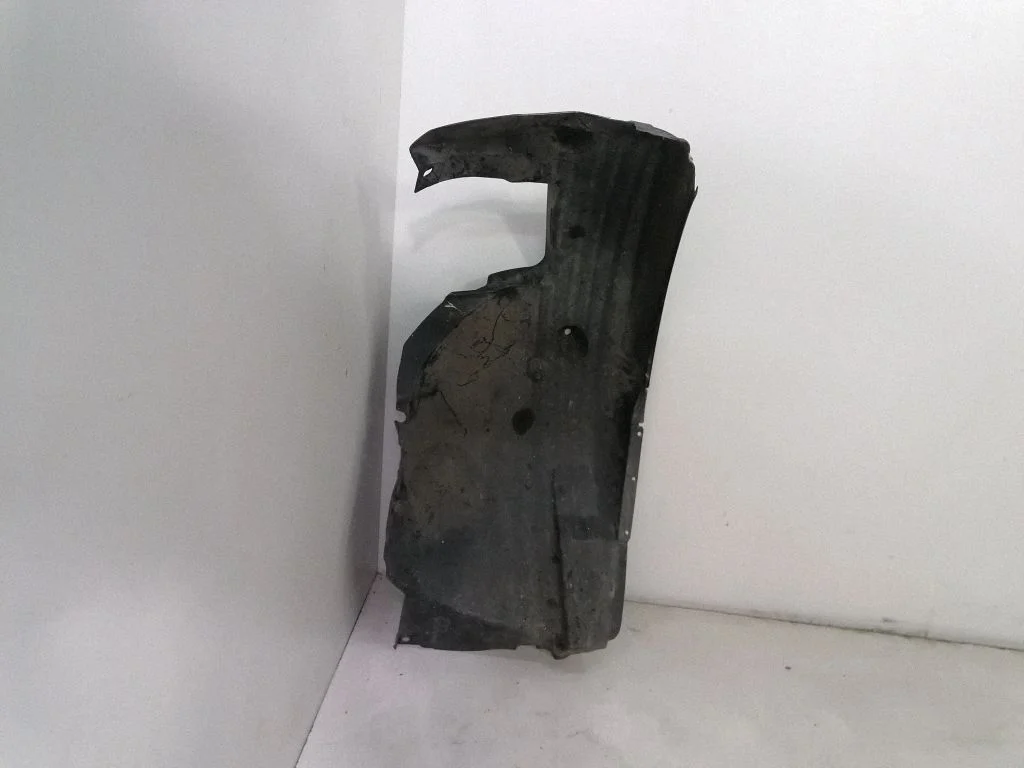 Front wheel arch liner splash guards