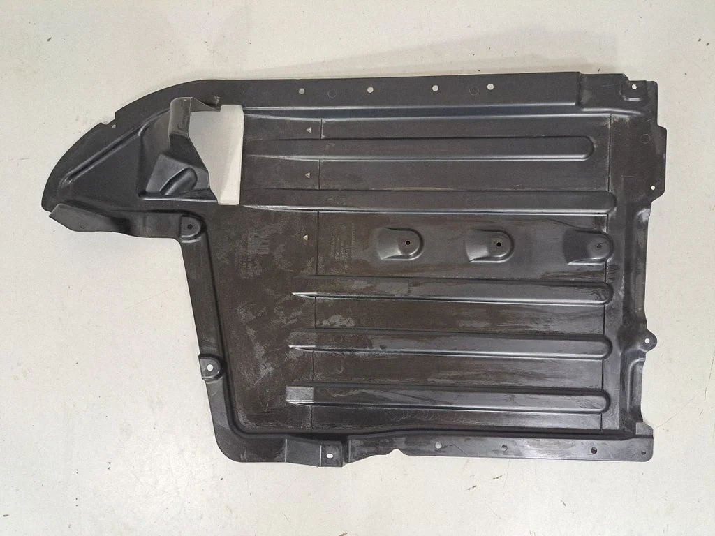 Keskmine põhjakaitse – BMW X6 G06 (2019-)
