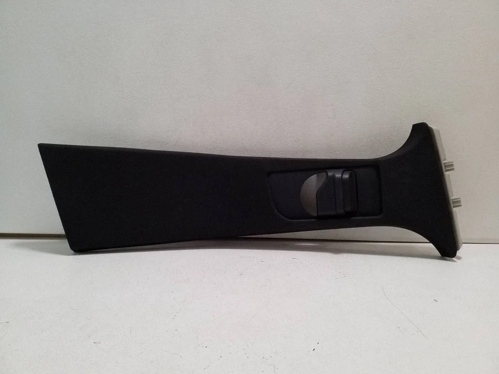 (B) pillar trim (top) – Mercedes-Benz GLC-Class C253 (2016-)