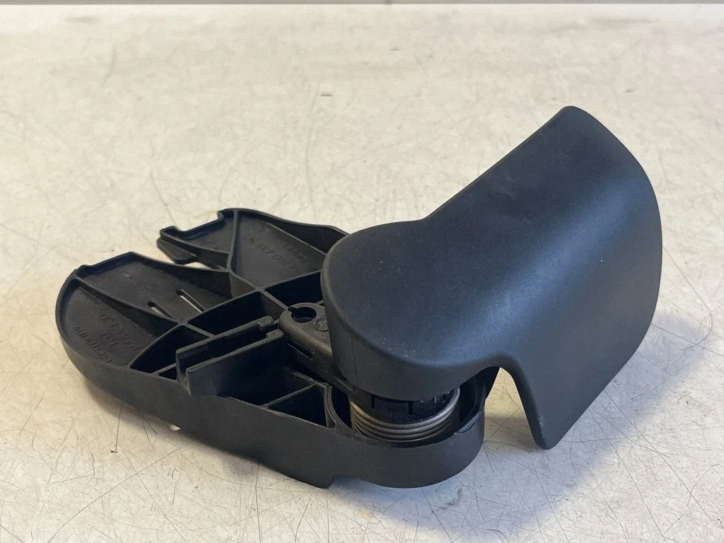 Engine bonnet (hood) release handle – Porsche Macan (95B) (2014-2018)