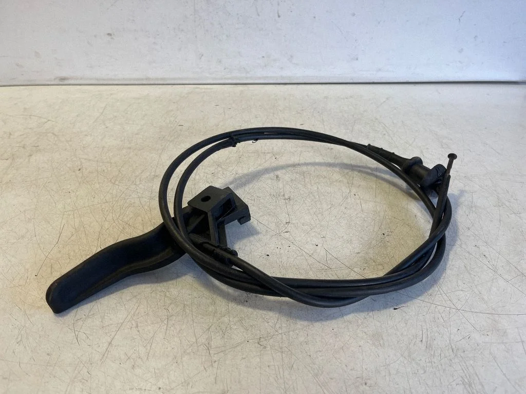 Engine bonnet (hood) release handle 13105886 – Opel Astra H (2004-2012)