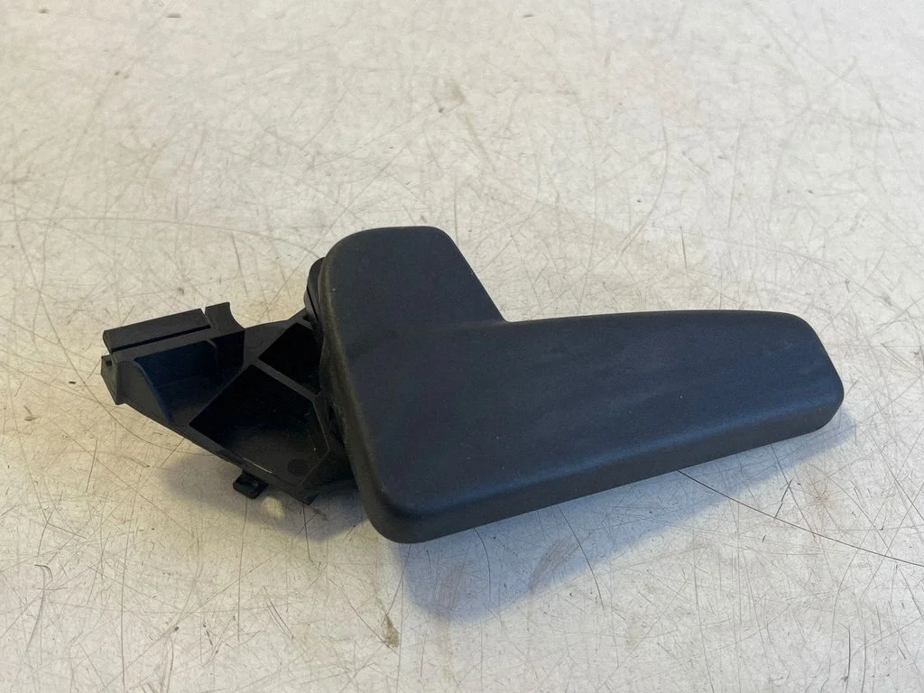 Rączka otwierania maski 517823633B – Cupra Formentor (2020-)
