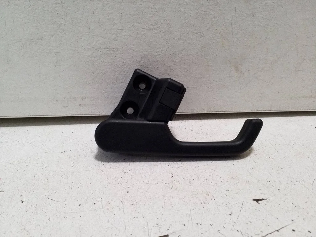Engine bonnet (hood) release handle – Mercedes-Benz Vito Viano W447 (2014-)