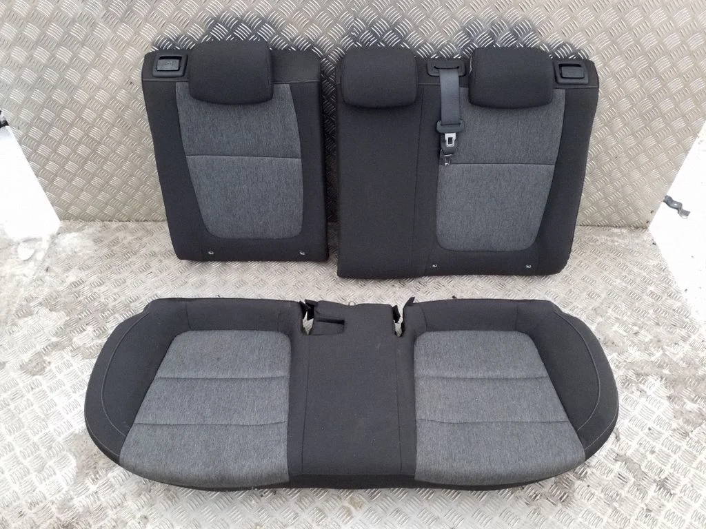 Rear seat 89160H8000