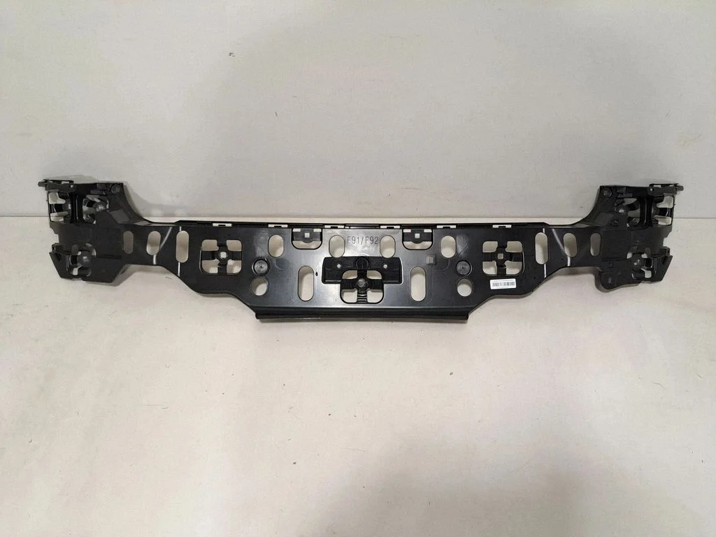 Tagumise kaitseraua kinnitusklamber 8077819 – BMW Series 8 M8 F91 F92 G14 G15 (2019-)