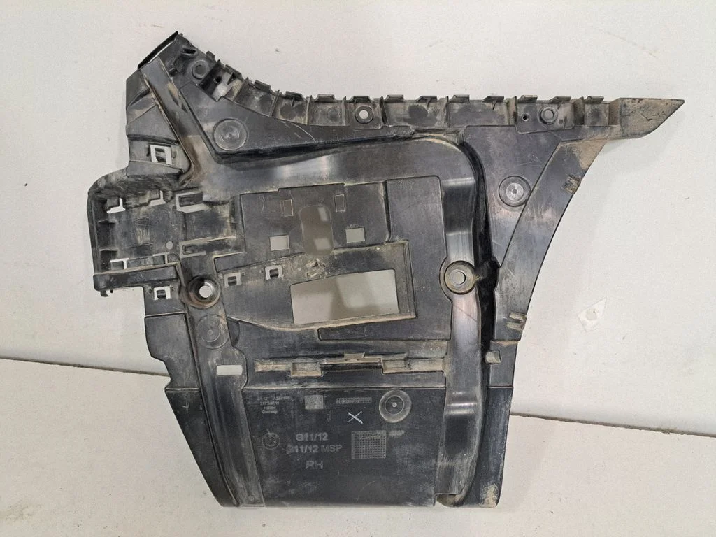Tagumise kaitseraua kinnitusklamber – BMW 7-seeria G11 G12 (2015-2022)