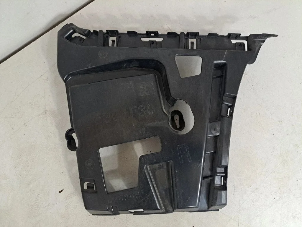 Aizmugurējā bufera turētājs – BMW 3. sērija F30 F35 F31 (2012-2018)