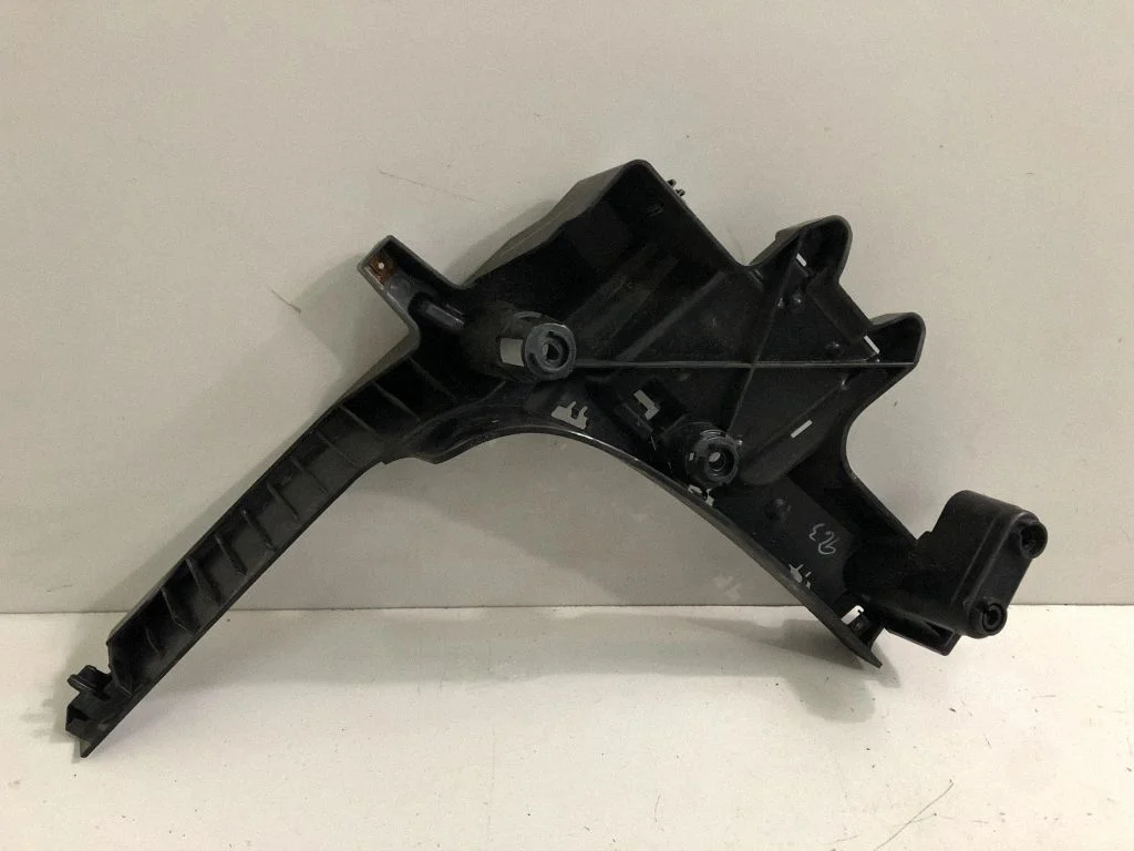 Rear bumper mounting bracket 7294390