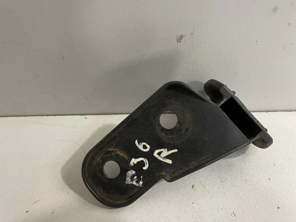 Tagumise kaitseraua kinnitusklamber 8122578 – BMW Z3 E36 (1994-2002)