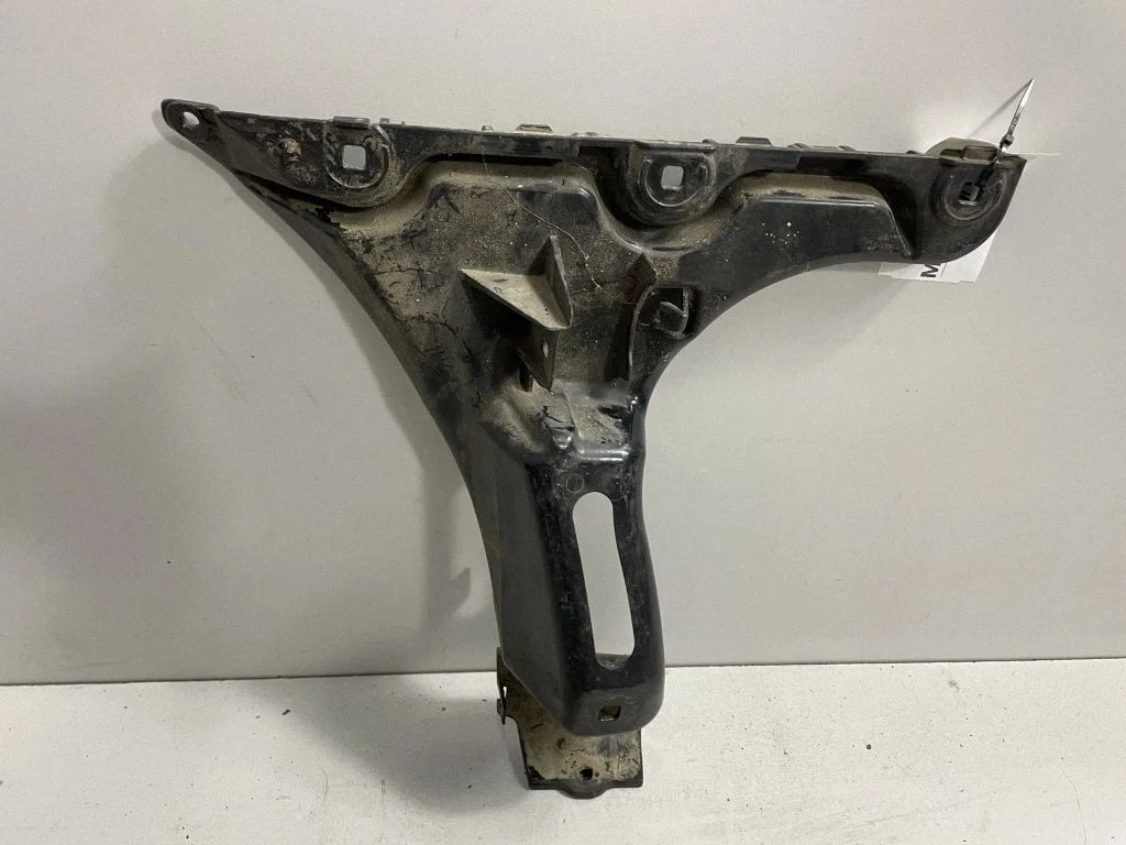 Rear bumper mounting bracket – BMW 5 Series E60 E61 (2004-2010)