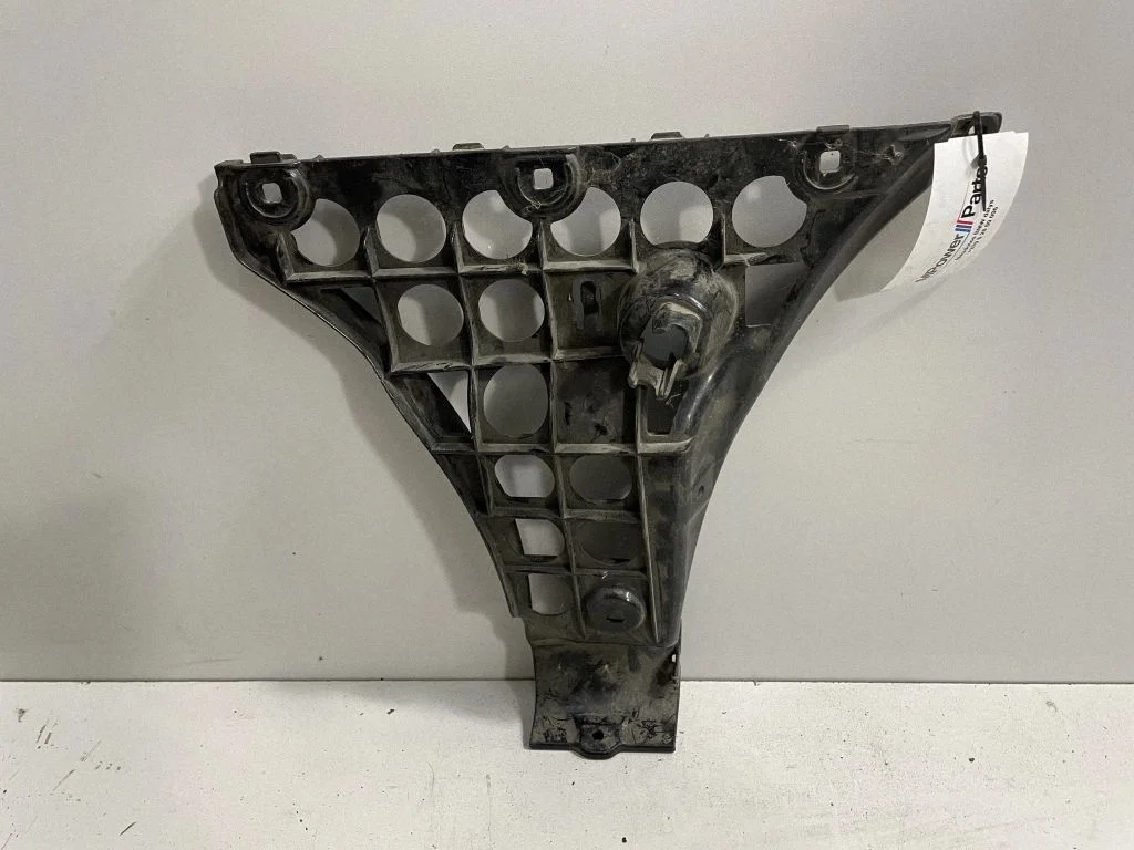 Tagumise kaitseraua kinnitusklamber – BMW 5-seeria E60 E61 (2004-2010)
