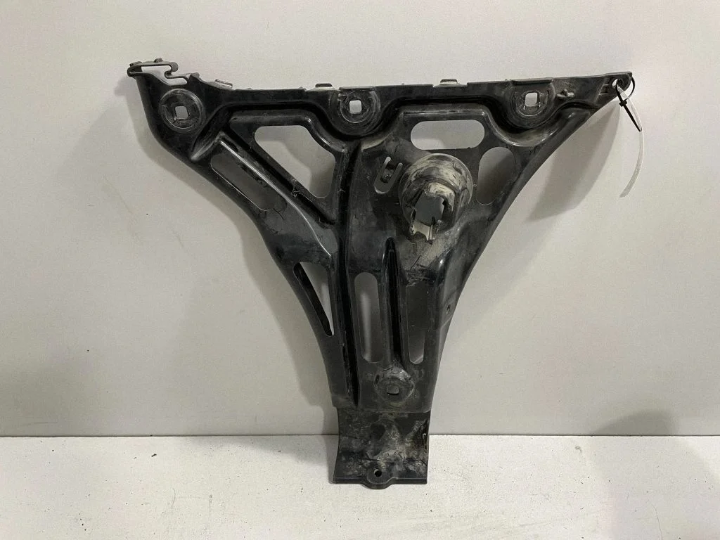 Rear bumper mounting bracket – BMW 5 Series E60 E61 (2004-2010)