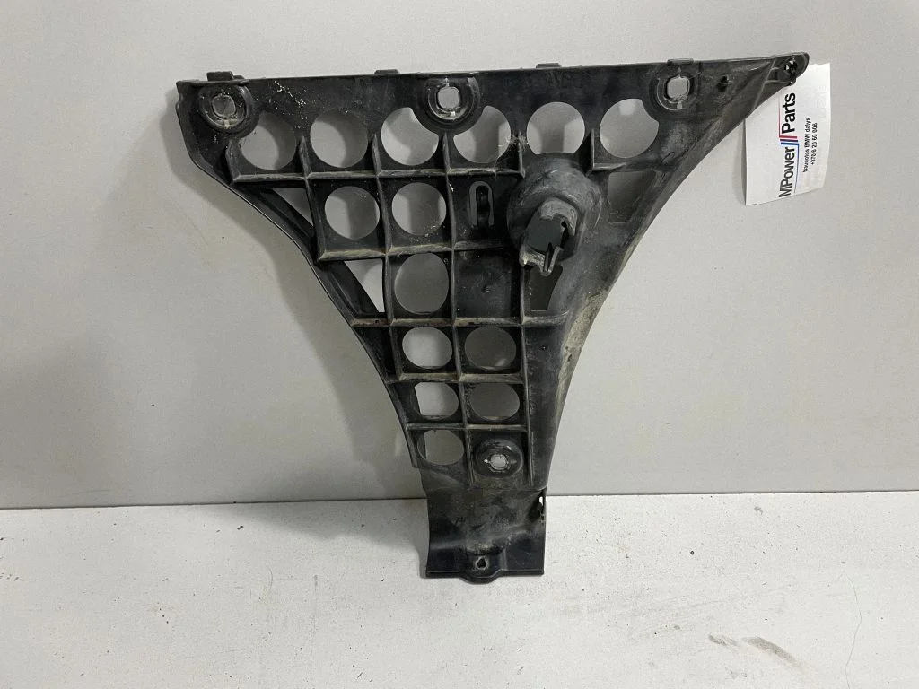 Tagumise kaitseraua kinnitusklamber – BMW 5-seeria E60 E61 (2004-2010)