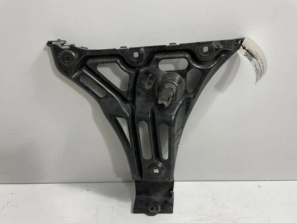 Rear bumper mounting bracket – BMW 5 Series E60 E61 (2004-2010)