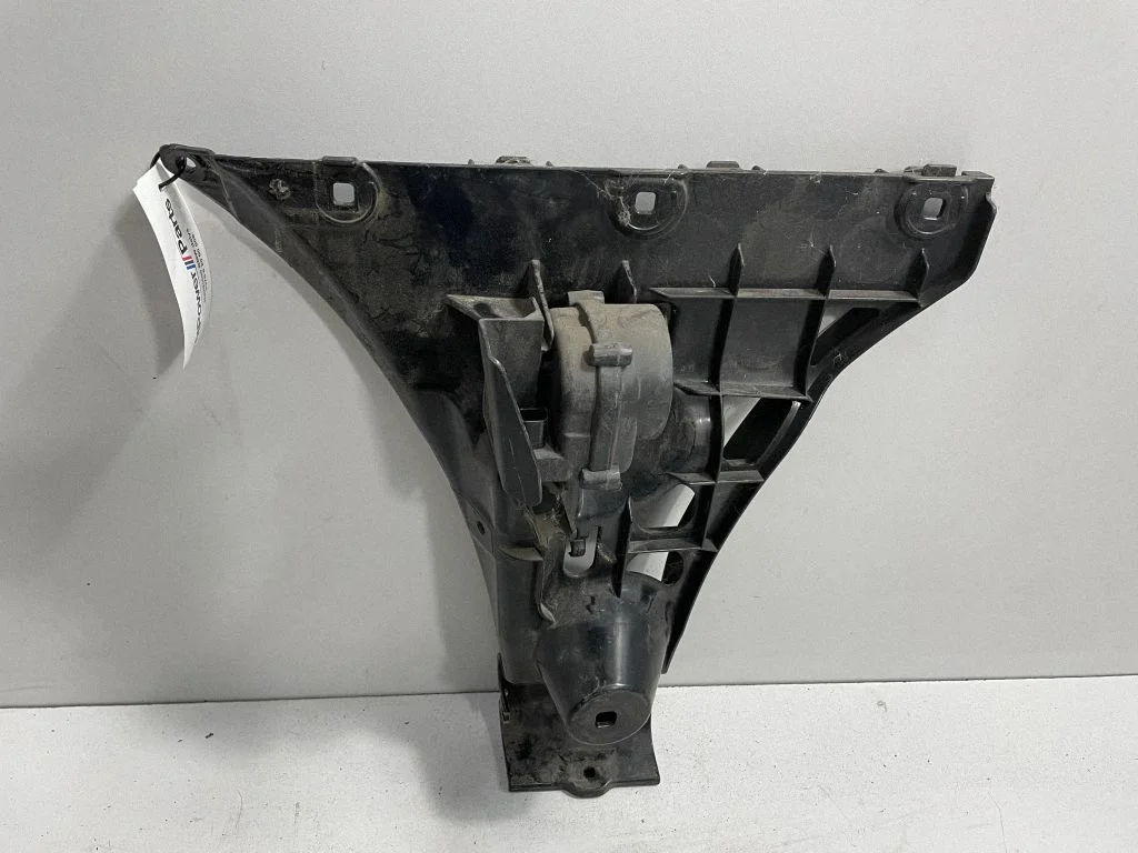 Aizmugurējā bufera turētājs – BMW 5. sērija E60 E61 (2004-2010)
