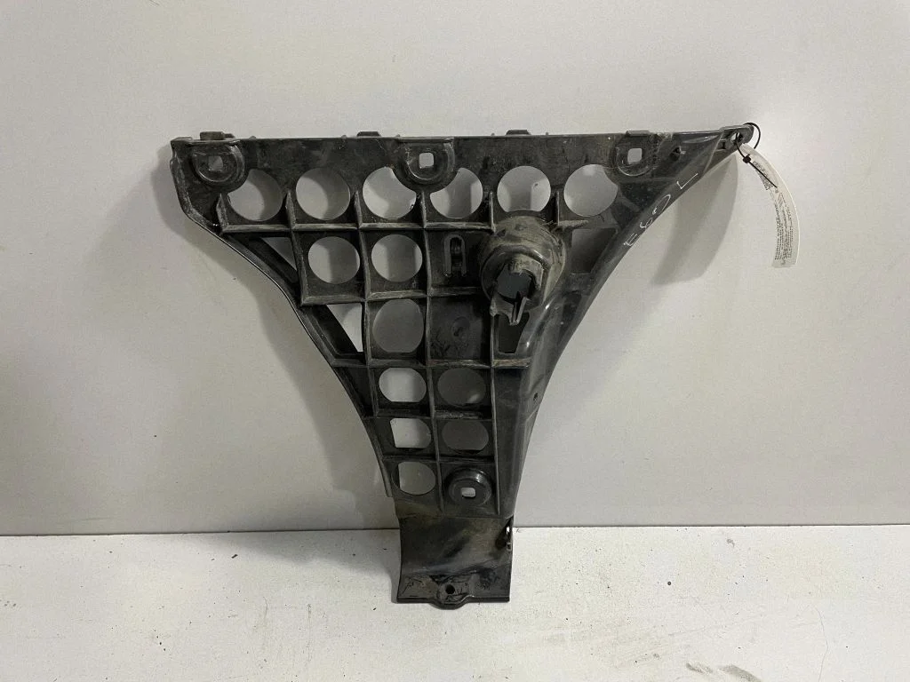 Tagumise kaitseraua kinnitusklamber – BMW 5-seeria E60 E61 (2004-2010)