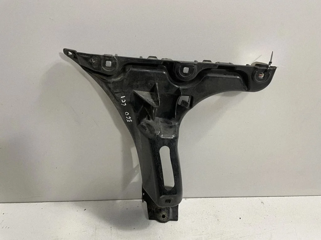 Rear bumper mounting bracket – BMW 5 Series E60 E61 (2004-2010)