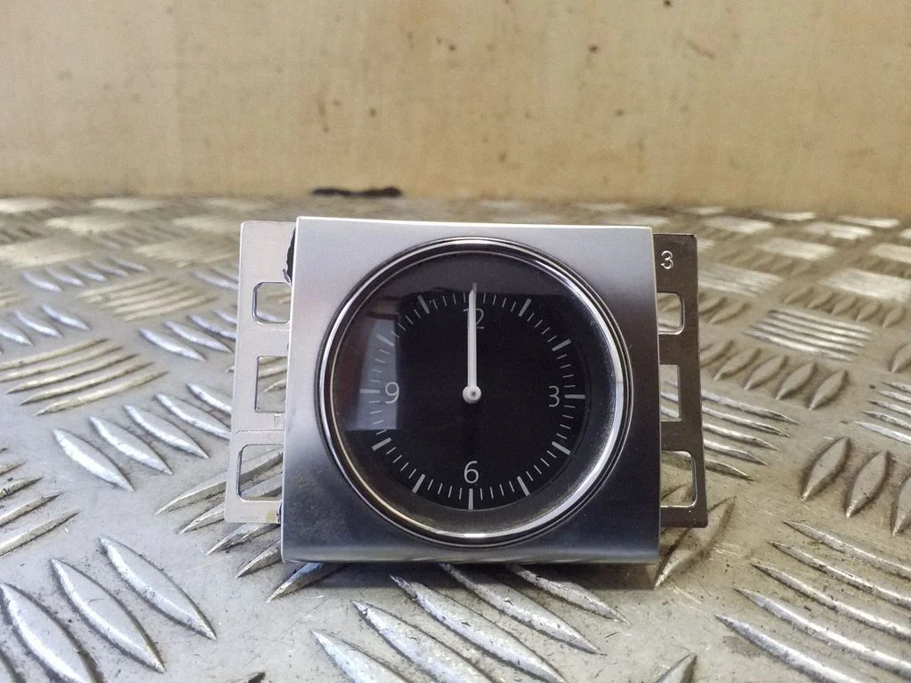 Clock 3AA919204A – Volkswagen Passat CC (2008-2016)