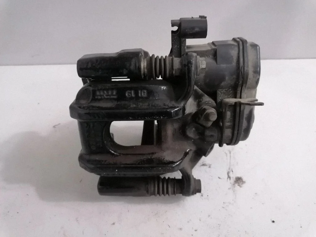Tagumine pidurisadul 6870631 – BMW i8 (2014-)