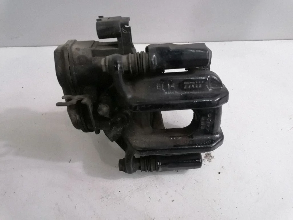 Tagumine pidurisadul 6870632 – BMW i8 (2014-)