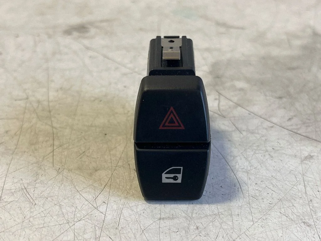 Hazard light switch 9161896