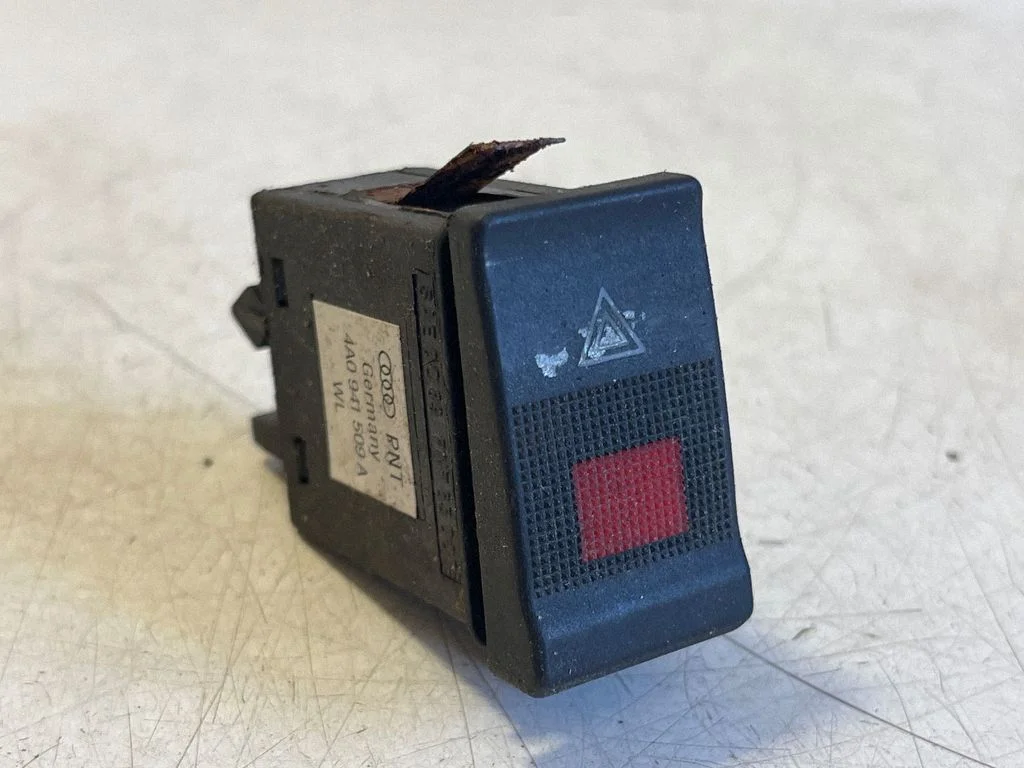Hazard light switch – Audi A6 S6 C4 4A (1994-1997)