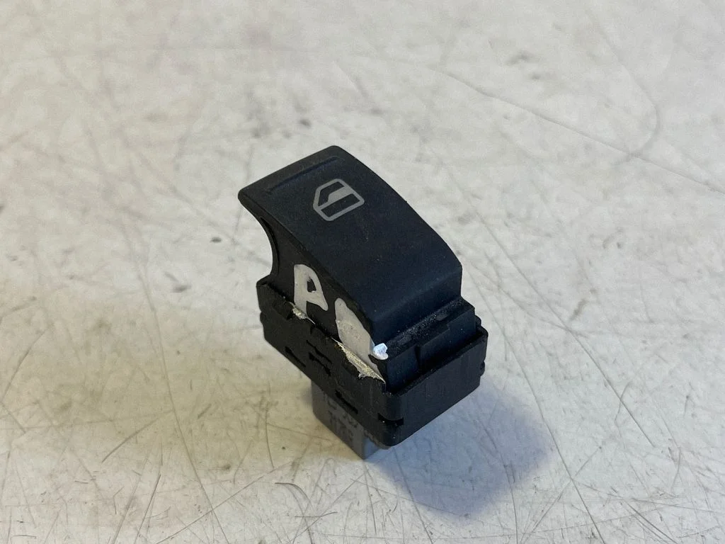 Elektrisko logu slēdzis 7E0959855