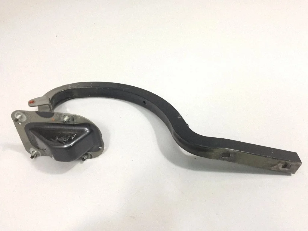 Aizmugurējā vāka eņģe (-es) – BMW 3. sērija F30 F35 F31 (2012-2018)