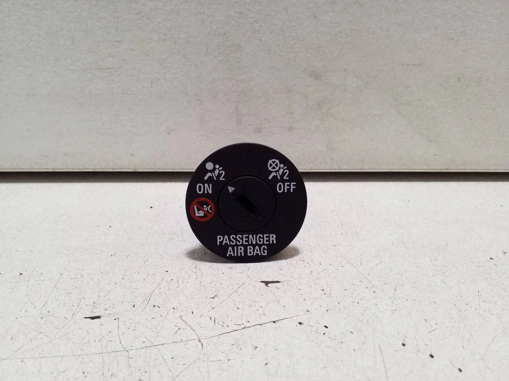 Passenger airbag on/off switch 13577258