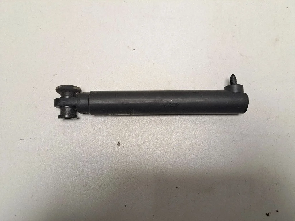 Siłownik (sprężyna gazowa) klapy bagażnika – BMW X7 G07 (2018-)