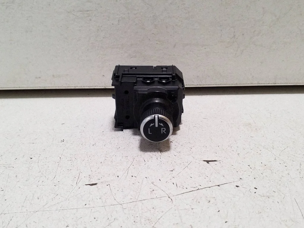 Wing mirror switch 183911